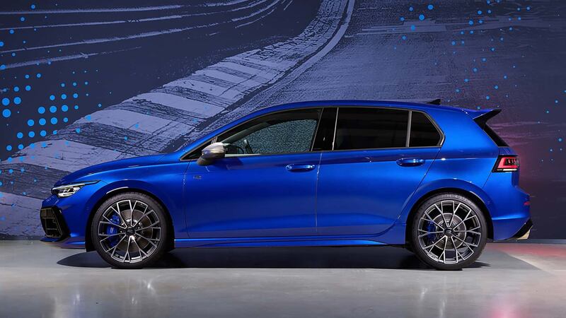 Volkswagen Golf R 2024, guarda tutte le foto 10