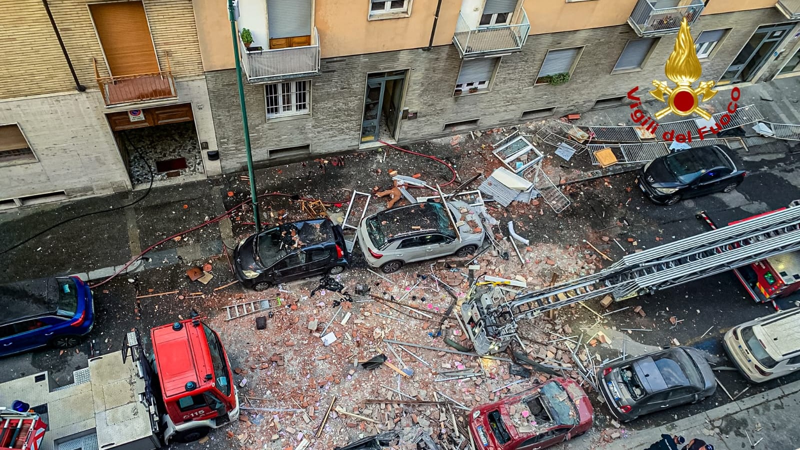 Torino: esplosione in un appartamento, 5 feriti. I vigili del fuoco: "C'è anche un morto"
