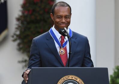Donald Trump conferisce a Tiger Woods la medaglia presidenziale della Libertà 7