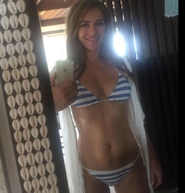 Liz Hurley, topless bollente 14