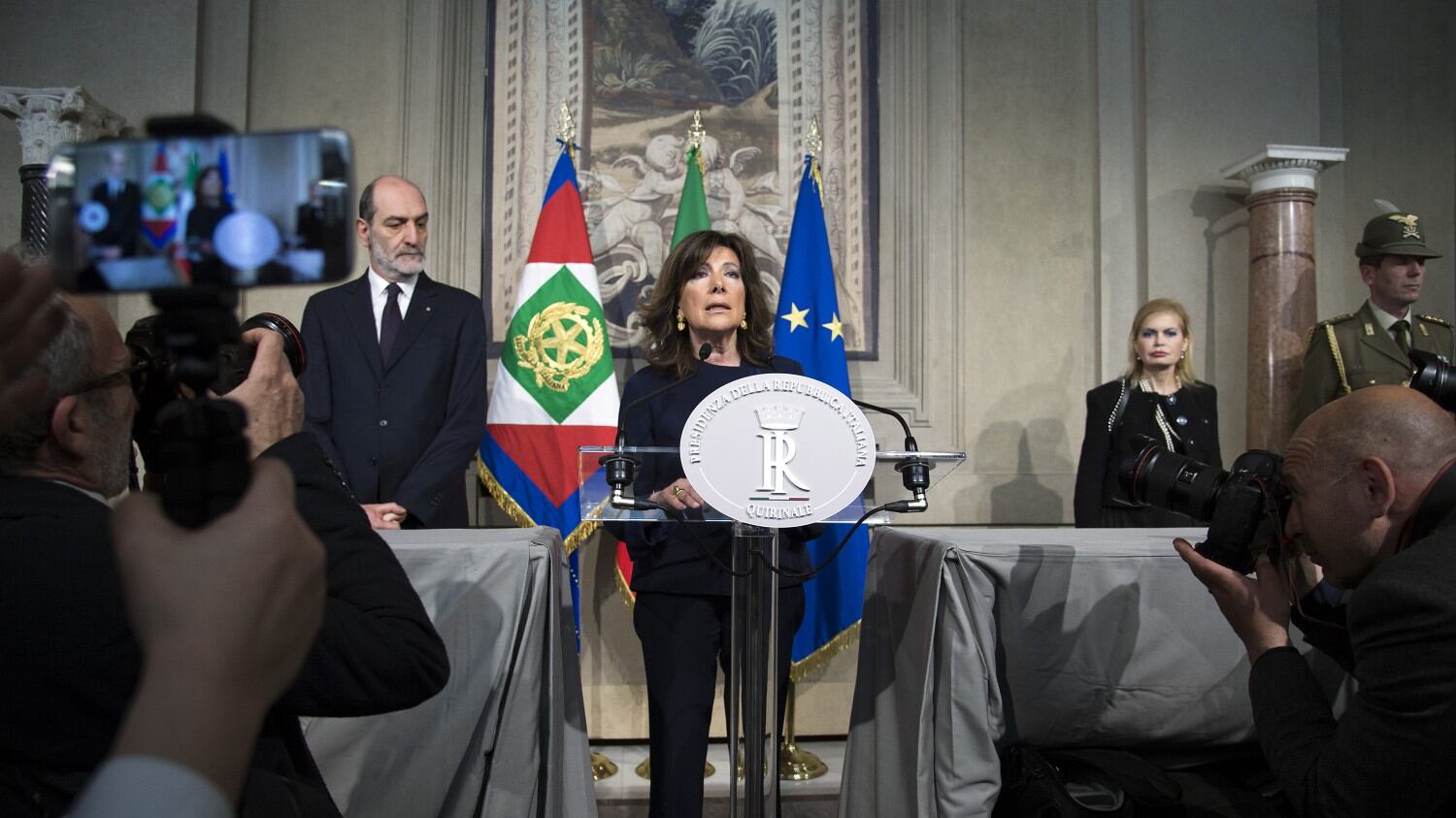 La signora in blu, tutti i tailleur della Presidente