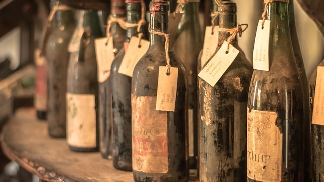 "Un Louvre del vino", storia e sogni del collezionista di bottiglie Chasseuil