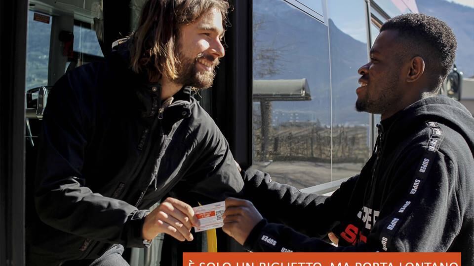 Accoglienza, tagli in Trentino: raccolta fondi per ticket gratis agli immigrati