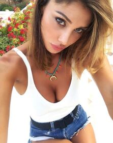 Belen Rodriguez seducente a letto 2