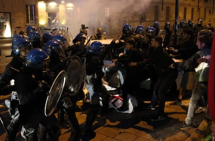 Segrate, Salvini attaccato dagli antagonisti 5