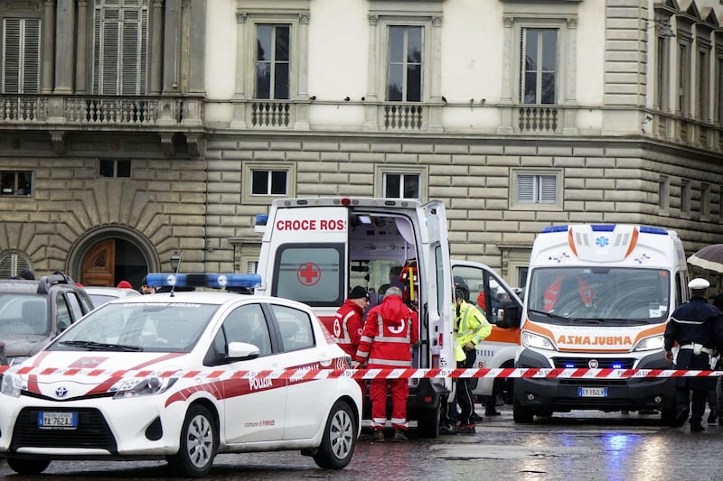 Firenze, il corpo dell'ambulante sul ponte a Firenze 6