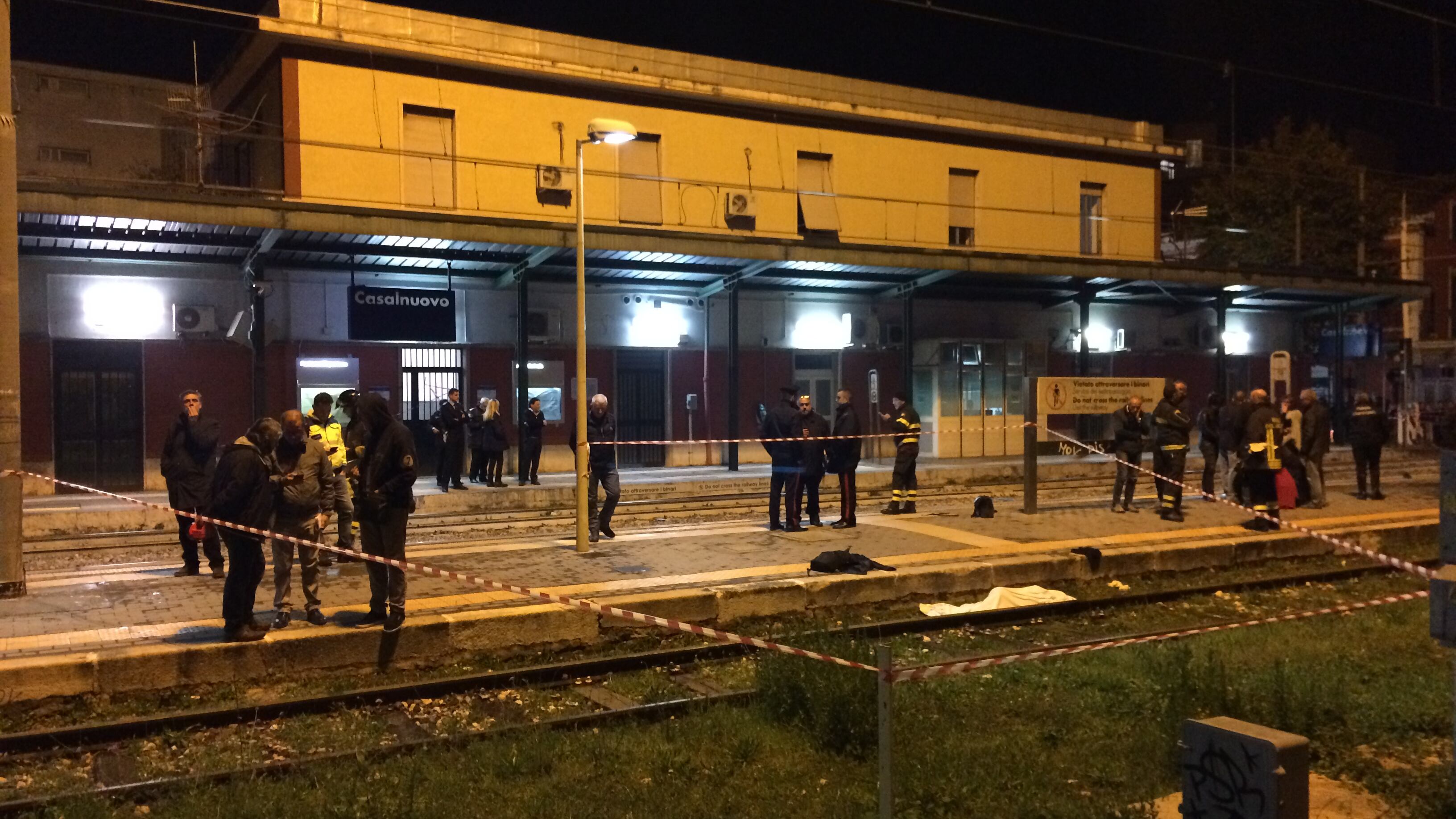 Travolta da un treno mentre attraversa i binari, muore a 21 anni