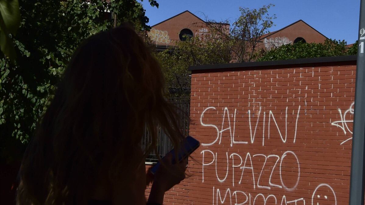 Minacce choc a Salvini: "Pupazzo impiccati"