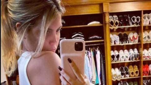 E Wanda Nara conquista (di nuovo) i social. Così "inganna" il lockdown