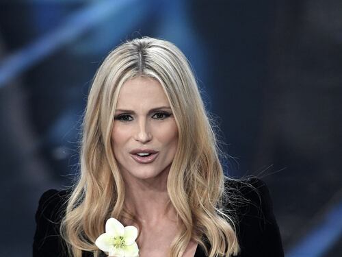 Il look "mozzafiato" di Michelle Hunziker a Sanremo