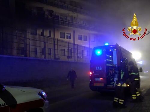 Ospedale in fiamme a Tivoli, le immagini dei soccorsi