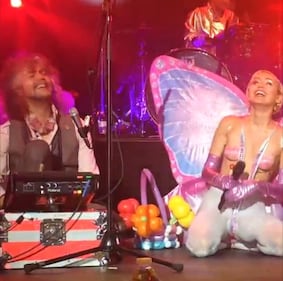 Pizza, gattini, nudità e drag queen: la vita privata in pubblico di Miley Cyrus 12