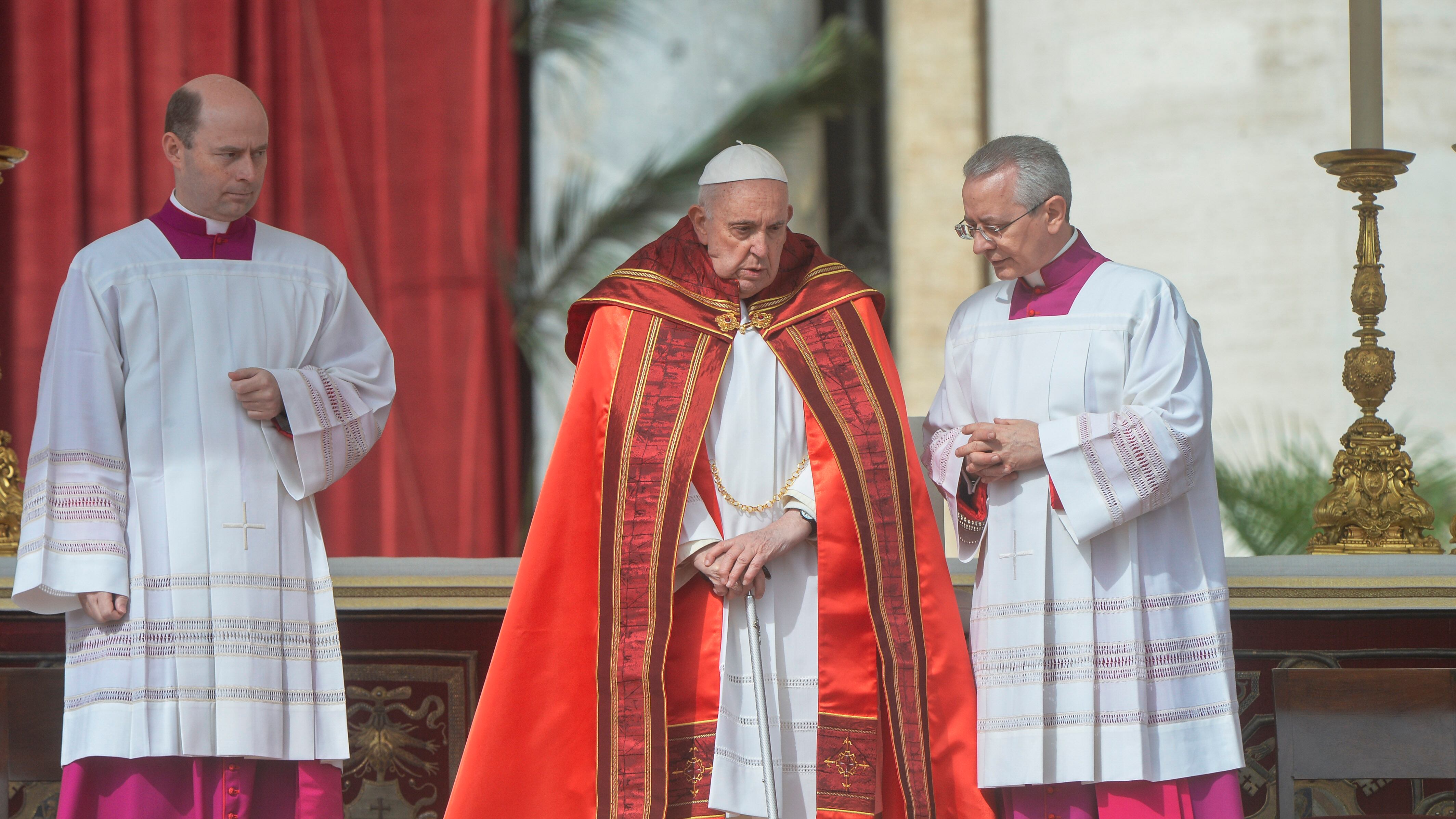 La folla si stringe intorno al Papa: "Ho bisogno che Gesù mi accarezzi"