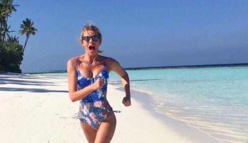 Alessia Marcuzzi, topless di Capodanno alle Maldive 1