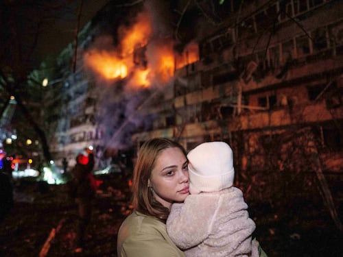 Altro che tregua: Kiev sotto attacco, colpite le centrali 600mila al buio