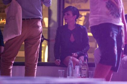 Dolcenera sexy in minigonna sulla Versilia notturna 21