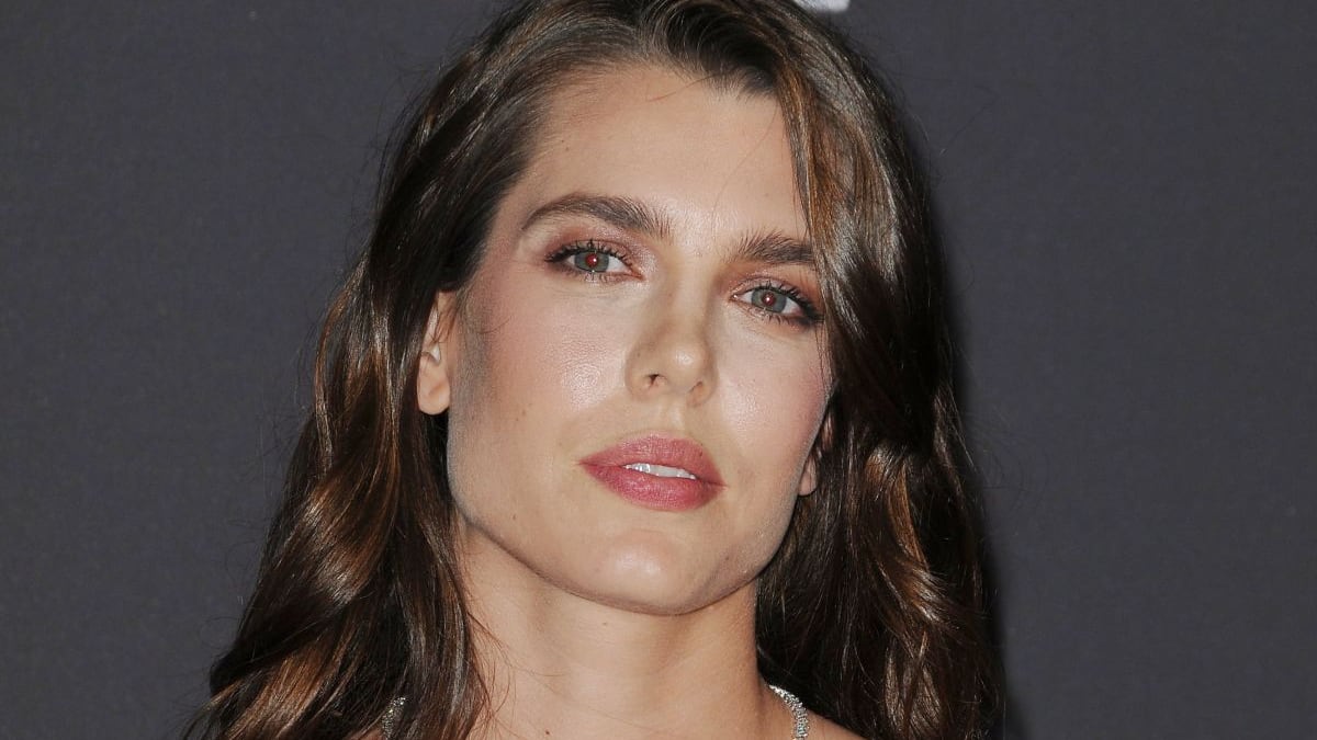 Charlotte Casiraghi ha sposato con rito civile Dimitri Rassam. Presto le nozze religiose