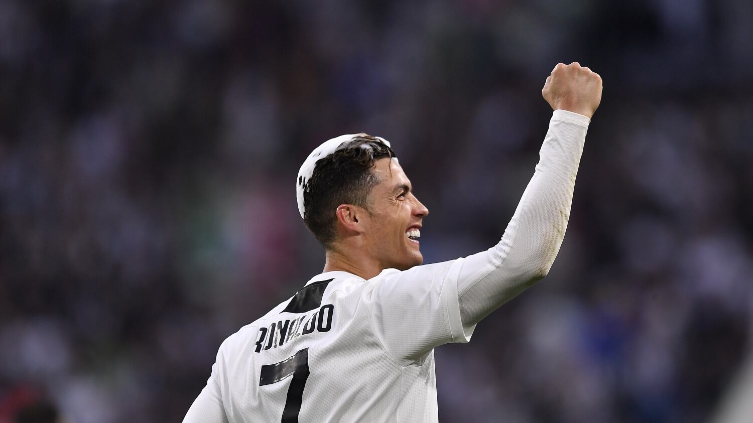 La gaffe della mamma di Cristiano Ronaldo: "Ha riportato lo scudetto alla Juve dopo 20 anni"