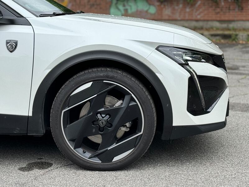 Peugeot 408 Hybrid 225: guarda la gallery del crossover francese (anche) plug-in 5