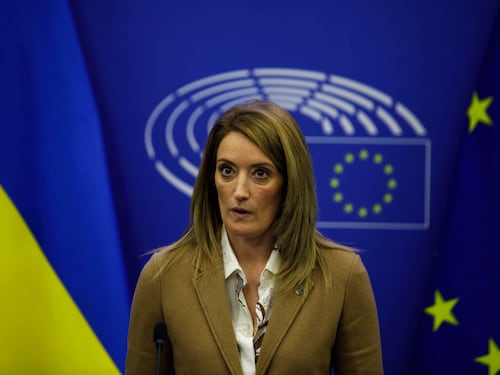 "Legami personali e fedina penale". Il caso arriva ai vertici Ue