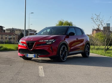 Alfa Romeo Junior Veloce: la gallery del crossover sportivo elettrico da 280 CV 2