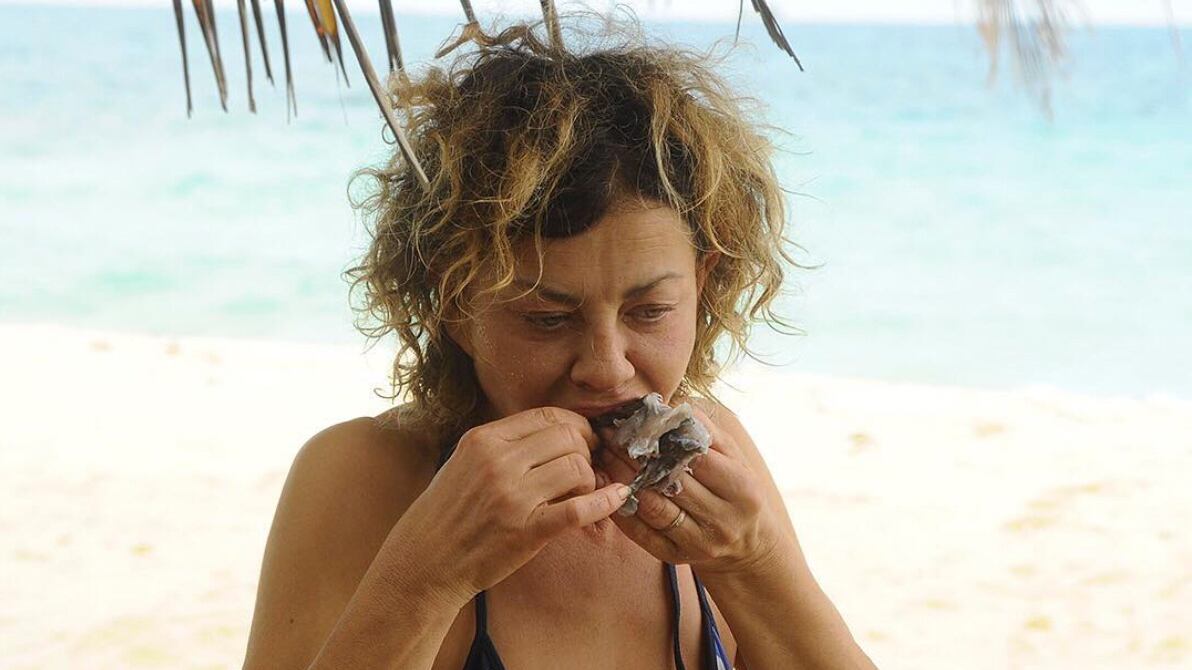 Isola dei Famosi, Eva Grimaldi rivela: "Simone mi ha fatto delle avances"