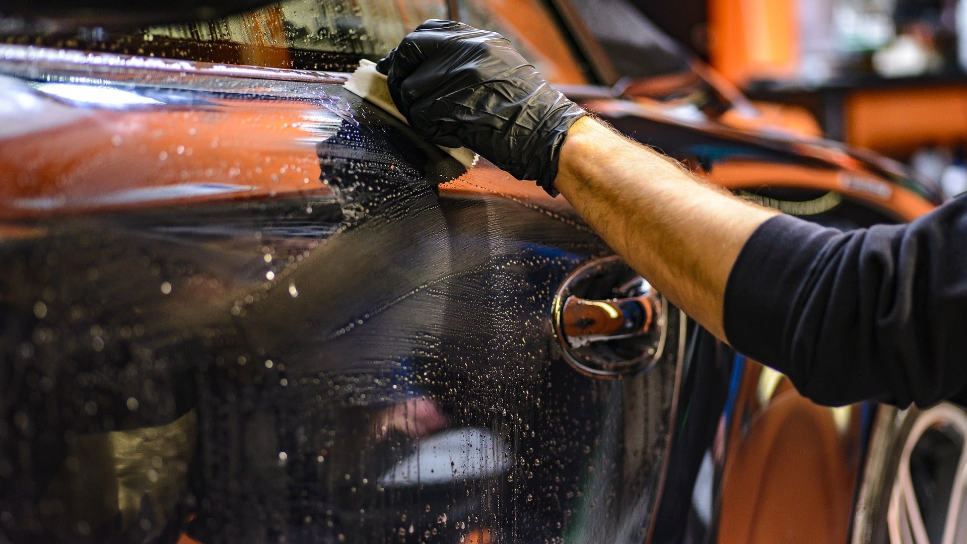 Coronavirus, ecco come fare per disinfettare l'auto