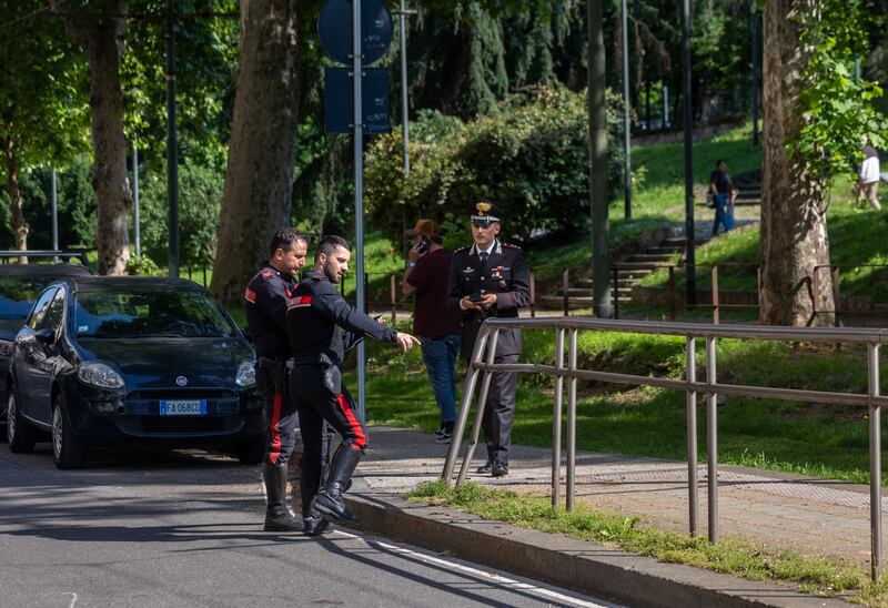 ragazzo accoltellato con il cane e soccorso da un passante. Gravissimo 1