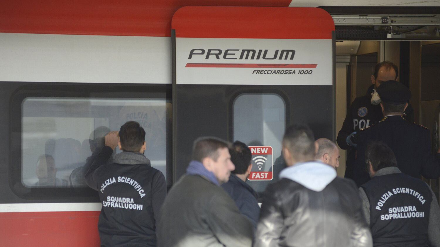 Accoltella sul treno la ex e un passeggero