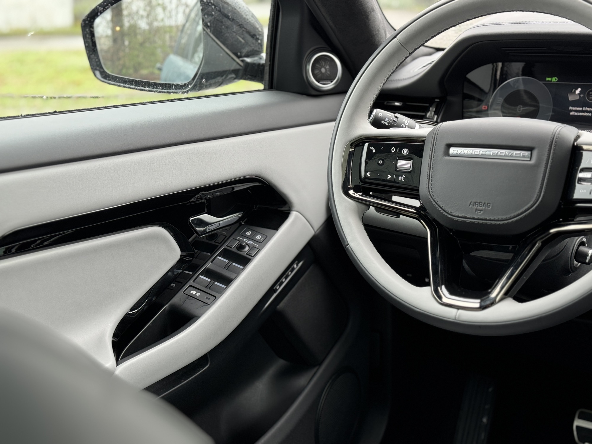 Range Rover Evoque PHEV: guarda la gallery del rivisto SUV ibrido inglese 19