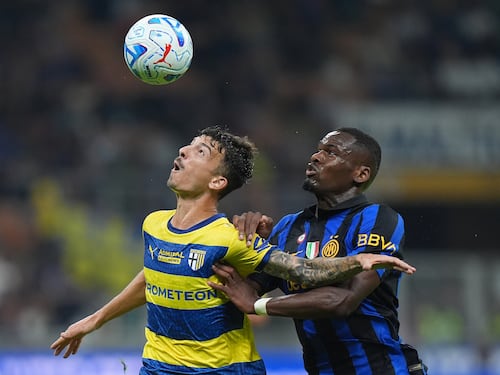 L’Inter domina il Parma con un netto 3-0: i nerazzurri si prendono la vetta della classifica