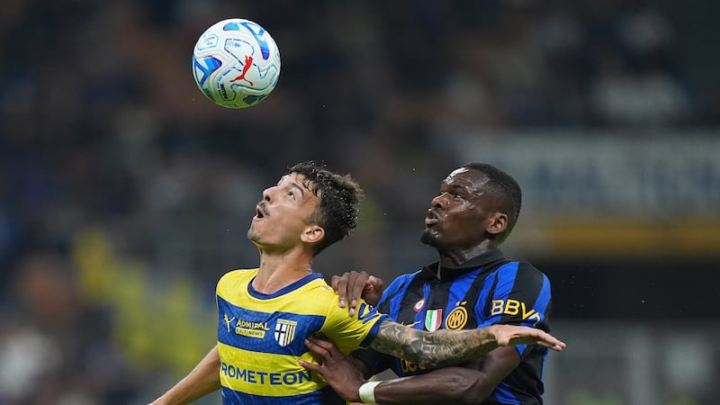 L’Inter domina il Parma con un netto 3-0: i nerazzurri si prendono la vetta della classifica