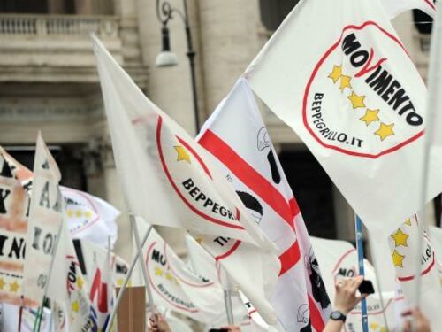Scontro nel Movimento Cinque Stelle sul voto on line su Salvini