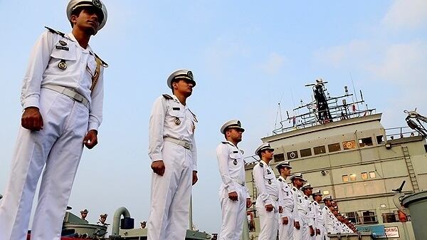 Yemen, l'Iran invia navi da guerra