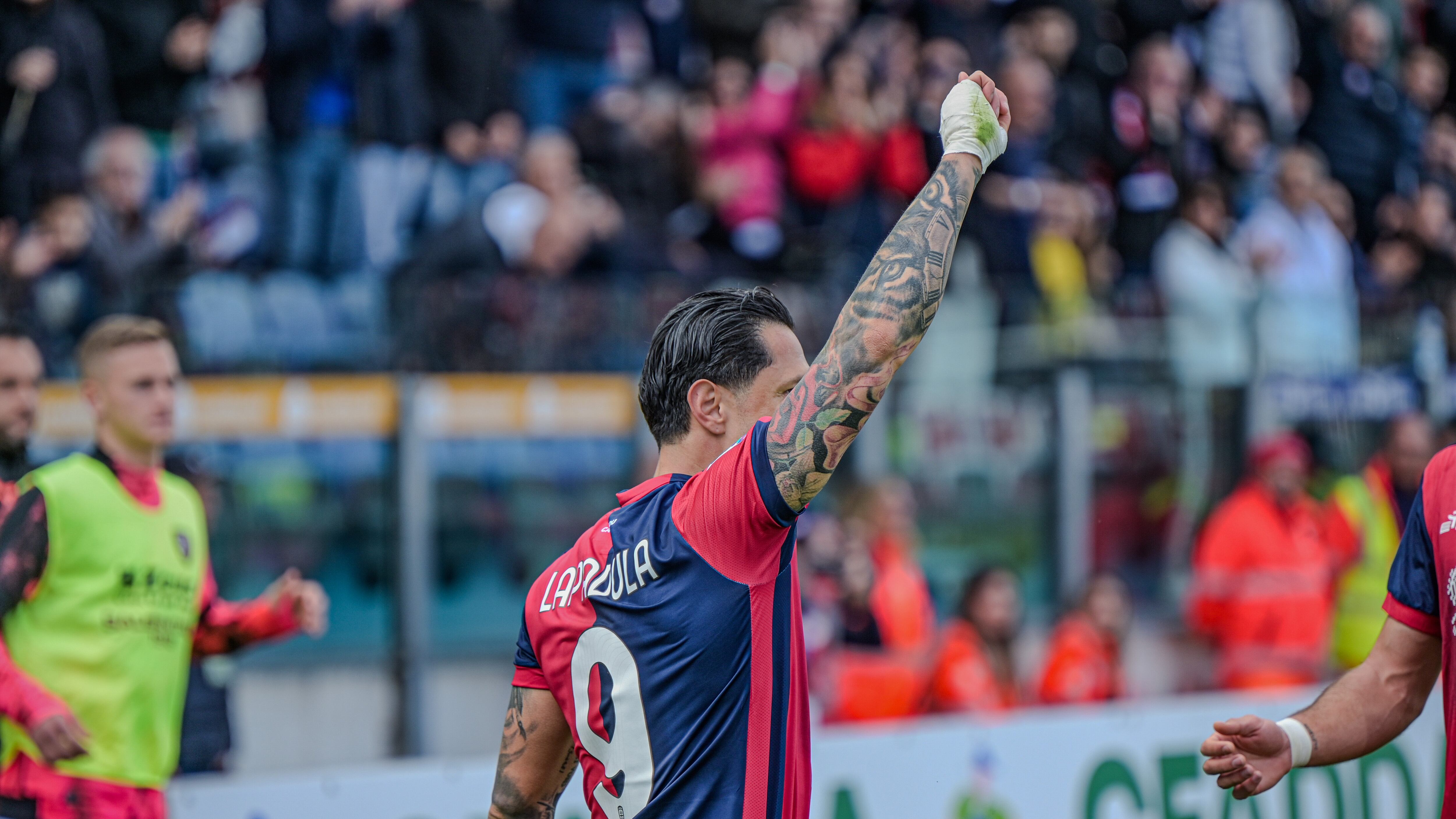 Il Cagliari cala il poker contro la Salernitana: ora la salvezza è più vicina
