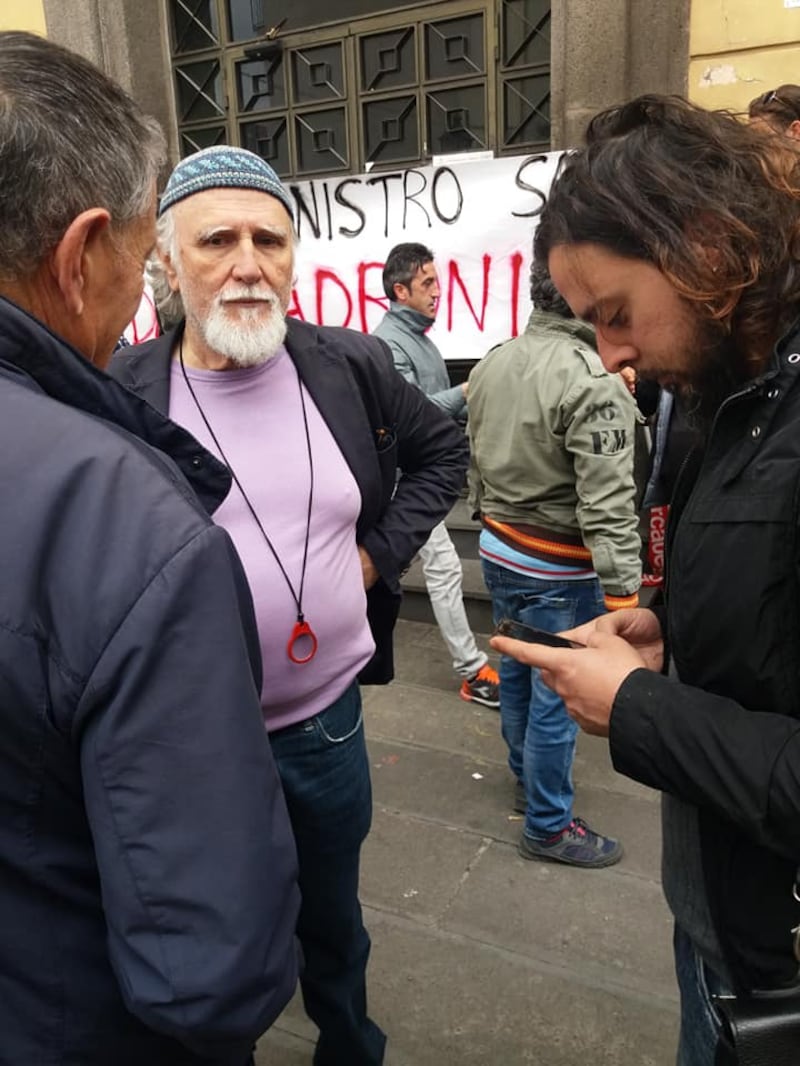Il sindaco non gli concede la sala per l'assemblea, protestano gli operai a Pomigliano 3