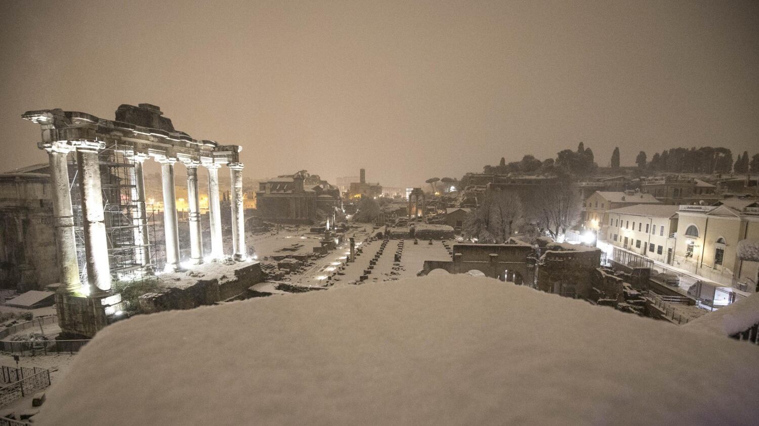 È arrivato Burian, gelo sull'Italia Roma imbiancata sotto la neve