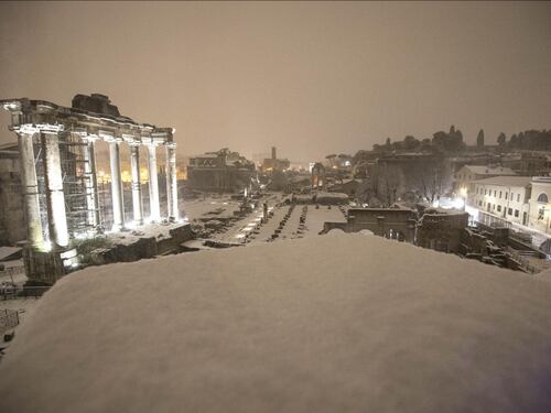 È arrivato Burian, gelo sull'Italia Roma imbiancata sotto la neve