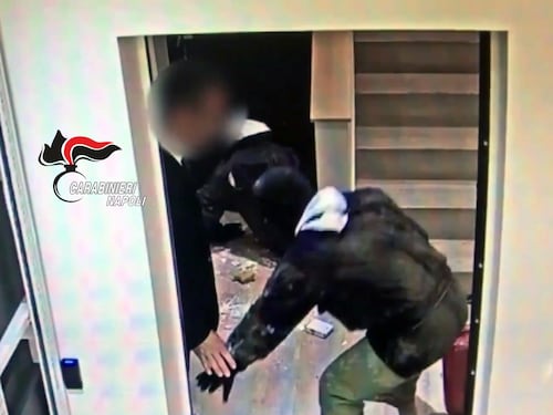 Presa "banda del buco" a Napoli. Tra i complici un dipendente comunale