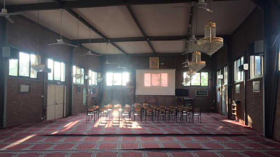 Il vicario nella moschea di Piccardo