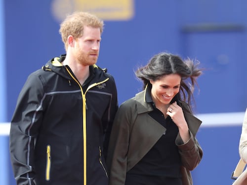 Nozze Meghan Markle: vietate le tende, i sudditi protestano