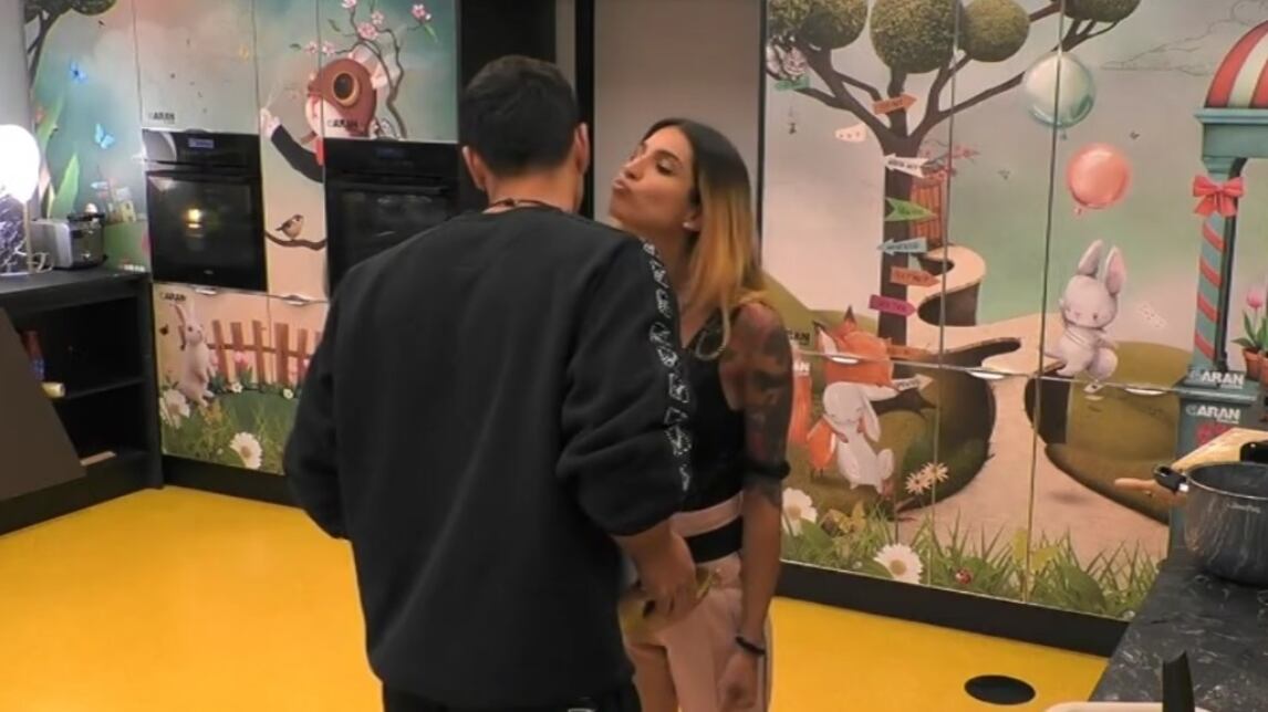 GF, Gianmarco Onestini e Erica Piamone flirtano: “Impastiamo insieme?”