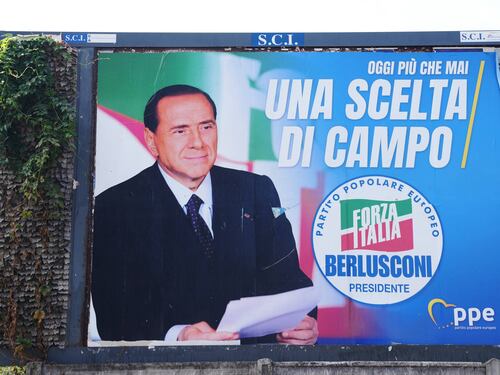 Tradizione e europeismo: Berlusconi presenta il simbolo di Forza Italia