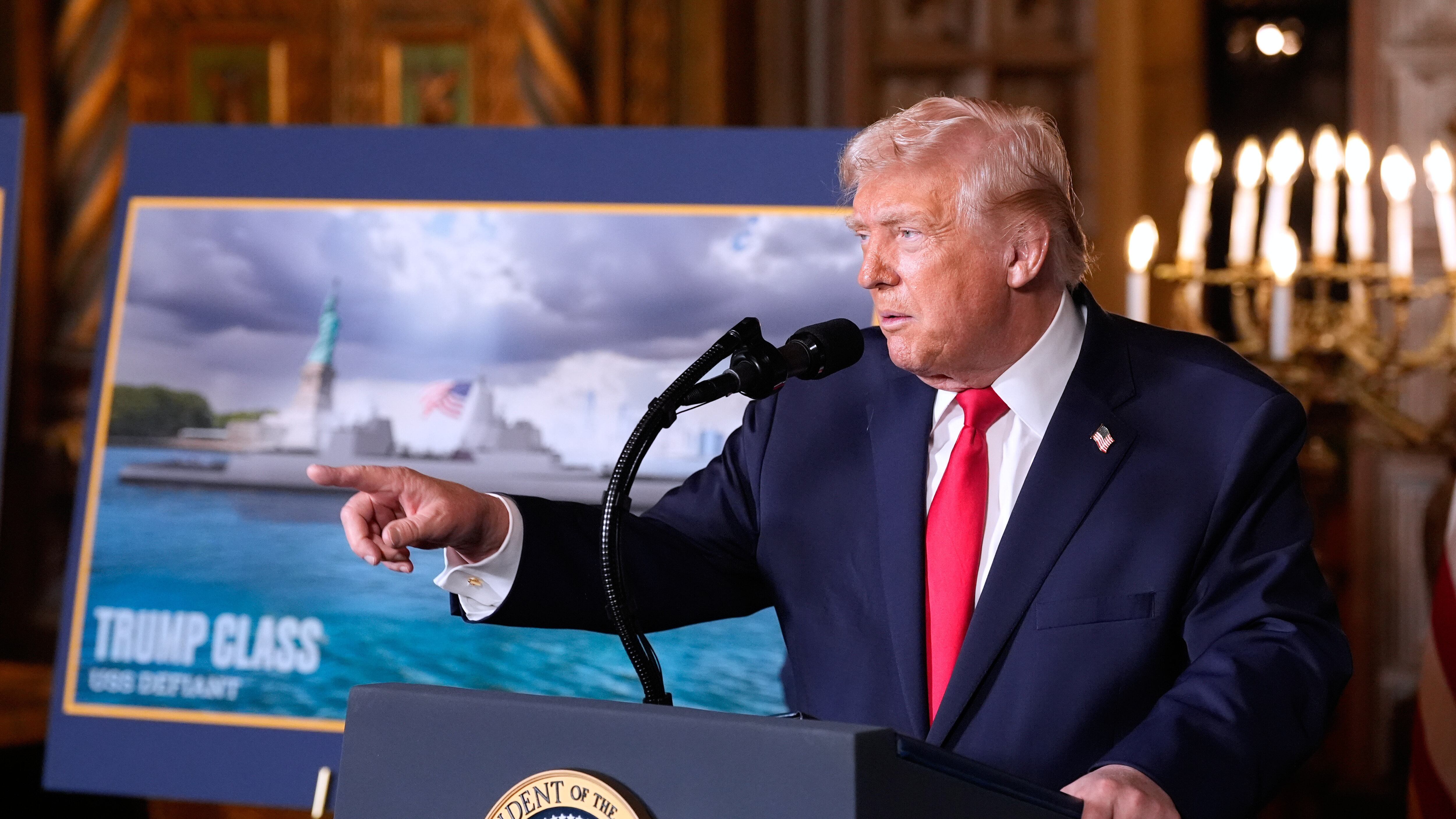 Il regalo di Natale di Trump ai migranti: “3mila dollari per chi si auto deporta”