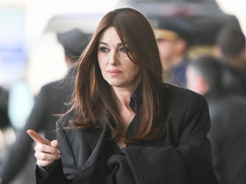 "Sono una coppia". Lo scoop su Monica Bellucci e Tim Burton a Parigi
