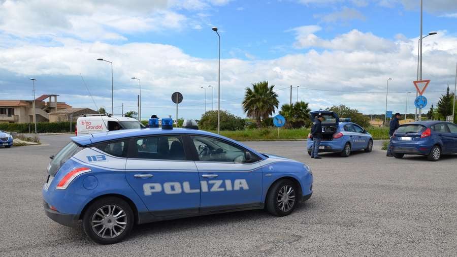 Messina, ragazzo ruba delle bottiglie di vino in pasticceria durante la notte e la mattina seguente ritorna a fare un furto durante la colazione