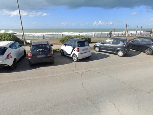 Arrestato dopo un folle inseguimento sul lungomare di Ostia