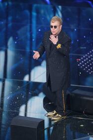 Sanremo 2016: gli abiti della prima serata 15