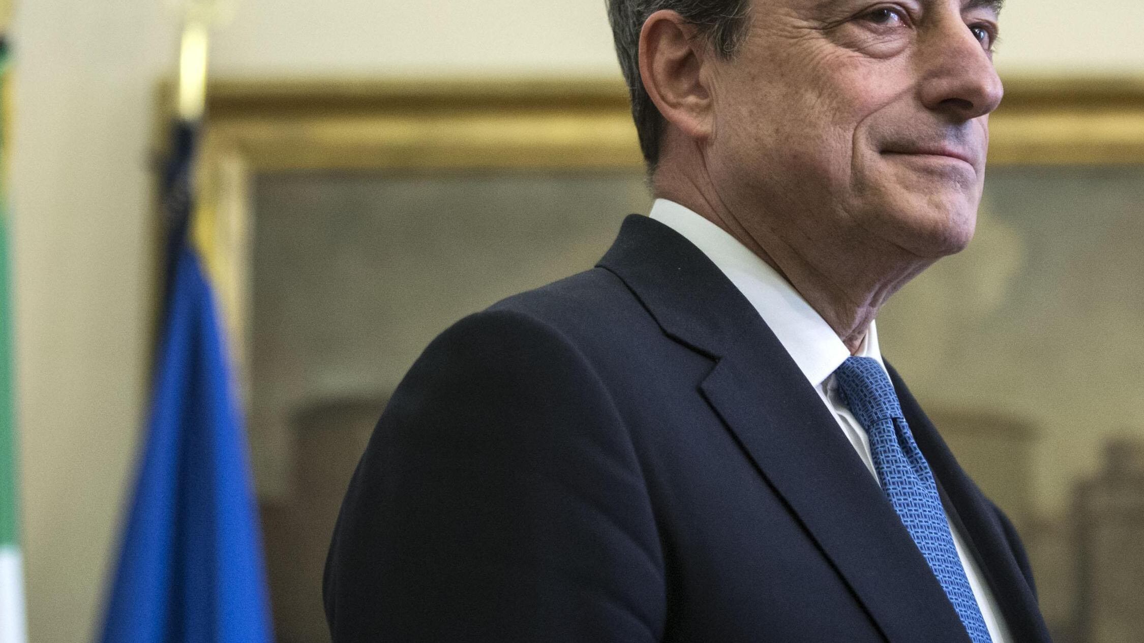 Mario Draghi: "Le divergenze dei Paesi Ue mettono a rischi l'euro"