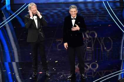 Amadeus con la parrucca, torna Maria De Filippi 3
